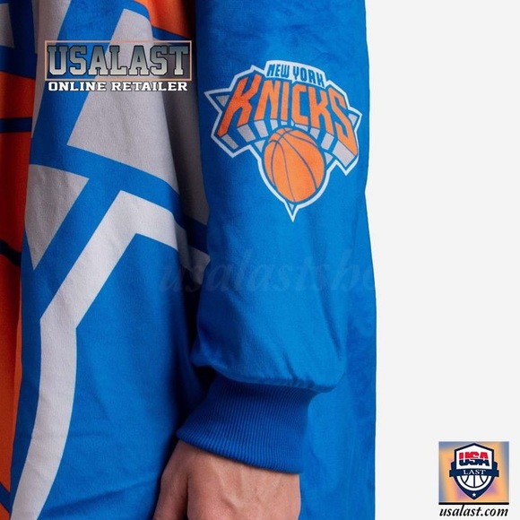 NBA Knicks Reversible Oversized Sherpa Blanket Hoodie Sweatshirt ONE SIZE - Picture 8 of 8